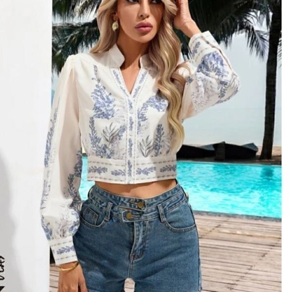 SHEIN VCAY Floral Print Cropped Button Front Shirt womens size medium - Picture 3 of 4